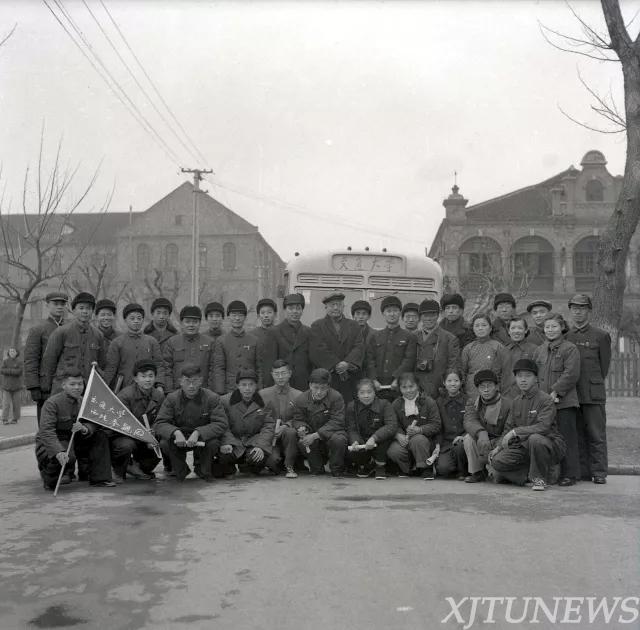 1956年1月,交通大学西北参观团1955年5月,彭康校长率资深教授一行奔赴